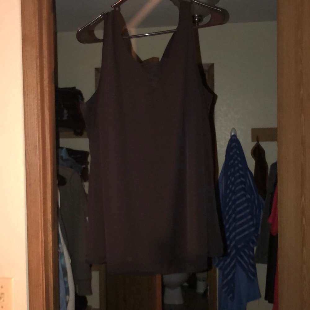 Sleeveless blouse w/lace on front &straps on back